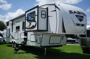 Used 2024 Palomino Sabre 37FLL Photo