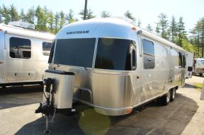 New 2024 Airstream RV Flying Cloud 27FBQ Photo