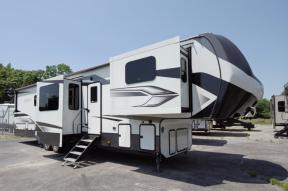 Used 2022 Keystone RV Alpine 3712KB Photo