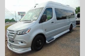 New 2025 OGV Luxury Coach V-RV 7RL Photo