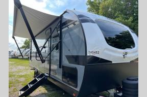 New 2025 Venture RV Stratus 221VRK Photo
