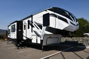 Used 2023 Dutchmen RV Voltage 4015 Photo