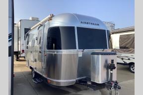 Used 2016 Airstream International Signature BAMBI M19 Photo