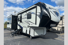 Used 2019 Keystone RV Avalanche 321RS Photo