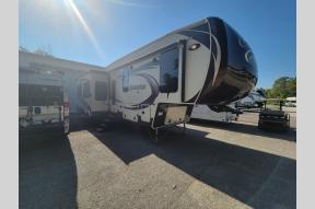 Used 2015 Palomino Columbus 340RK Photo