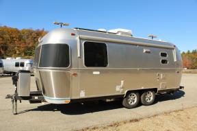New 2025 Airstream Flying Cloud 23FBQ Photo