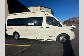 New 2025 Pleasure-Way Plateau TW Photo