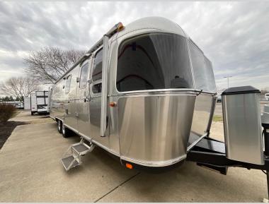 2017 Airstream Classic 30FQB Exterior