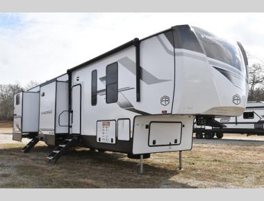 Left Front Corner - Slide-outs Extended (too windy for Awning)