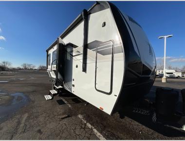 2025 Grand Design Momentum 21G Exterior