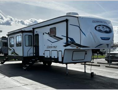 2024 Forest River Cherokee Arctic Wolf 3810 Suite Exterior