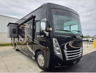 Used 2019 Thor Motor Coach Outlaw 37RB Class A Motorhome Exerior