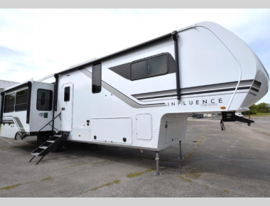 THIS UNIT IS DISPLAYING STOCK PHOTOS. PLEASE CONFIRM OPTIONS WITH THE DEALER