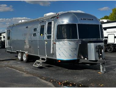 2026 Airstream Classic 30RBT Exterior