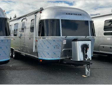 2026 Airstream Classic 33FBQ Exterior