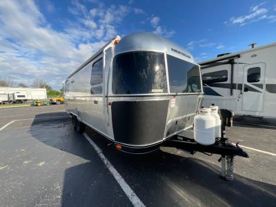 2025 Airstream Flying Cloud 27FBQ Exterior
