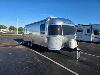 2025 Airstream Flying Cloud 27FBQ Exterior