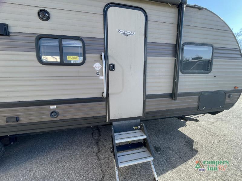 RV listing image