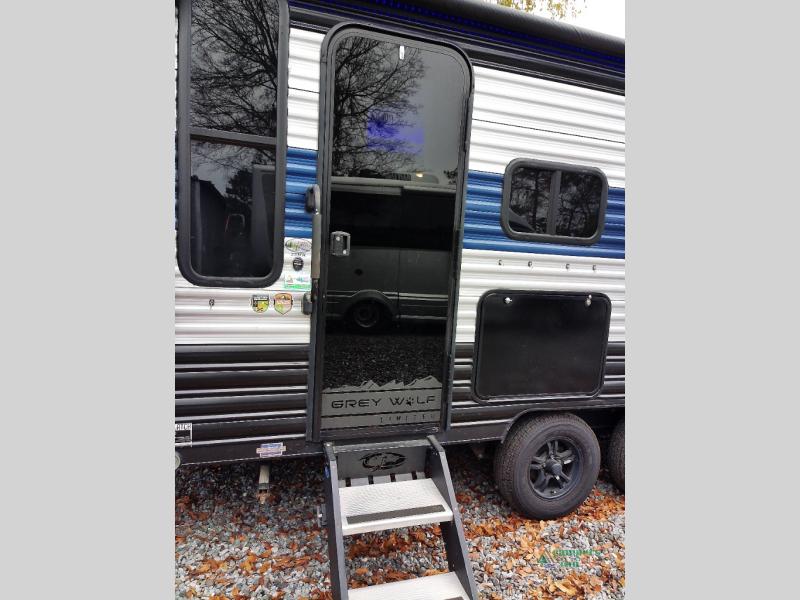 RV listing image