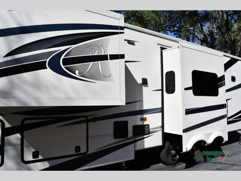 RV listing image