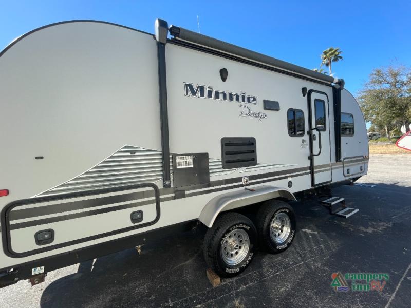 RV listing image