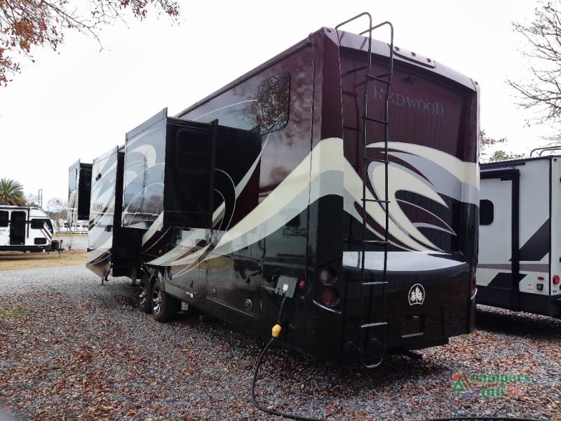 RV listing image