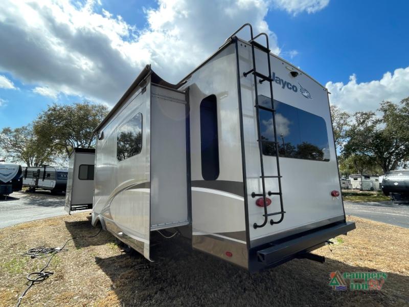 RV listing image