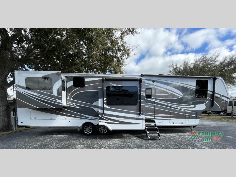 RV listing image