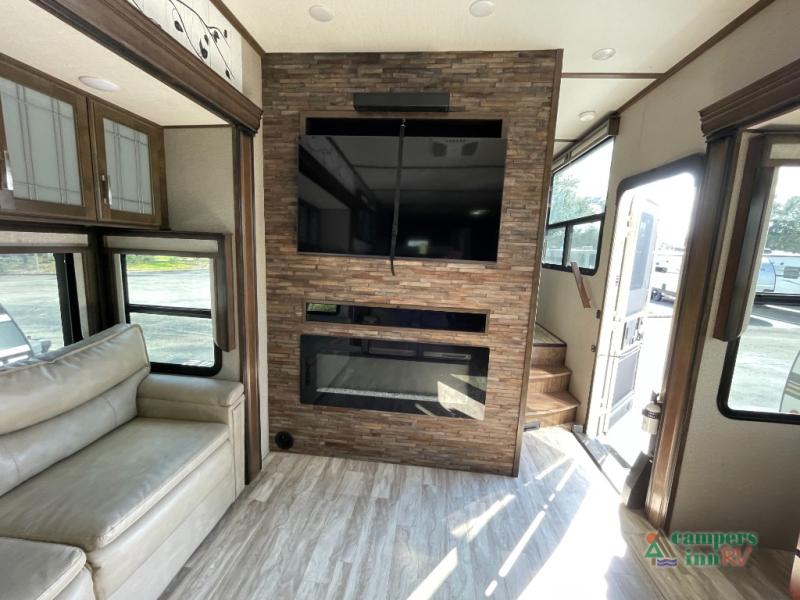 RV listing image