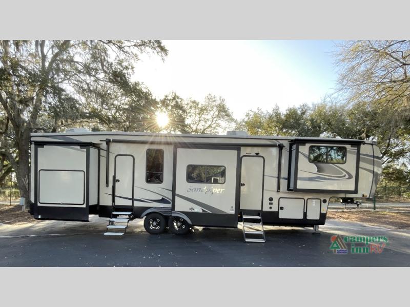 RV listing image