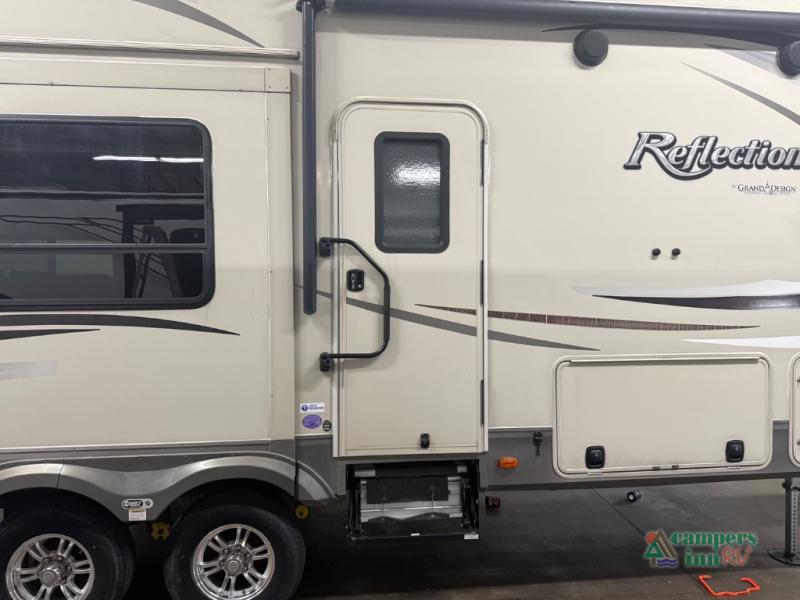RV listing image