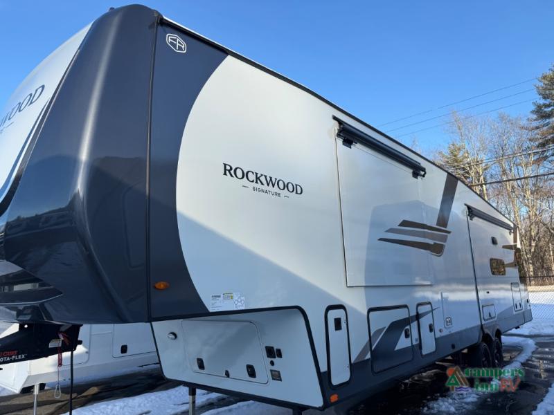 RV listing image