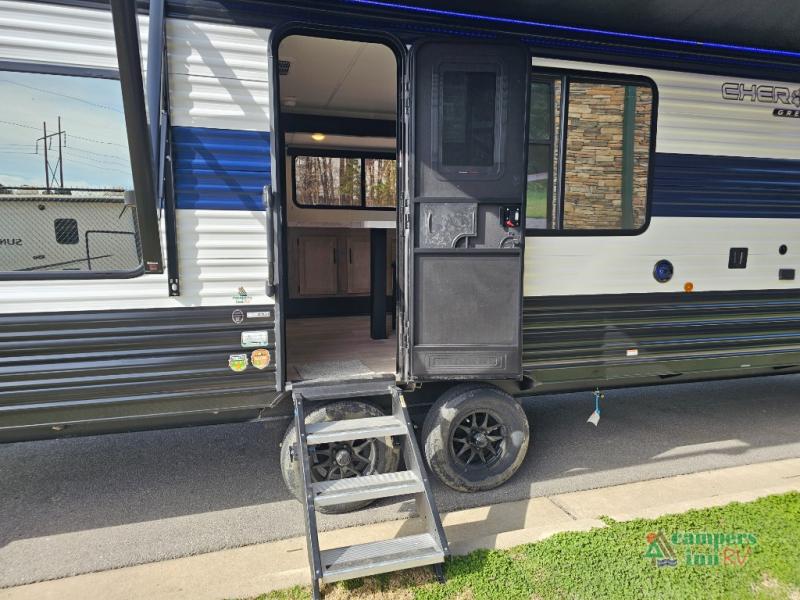 RV listing image