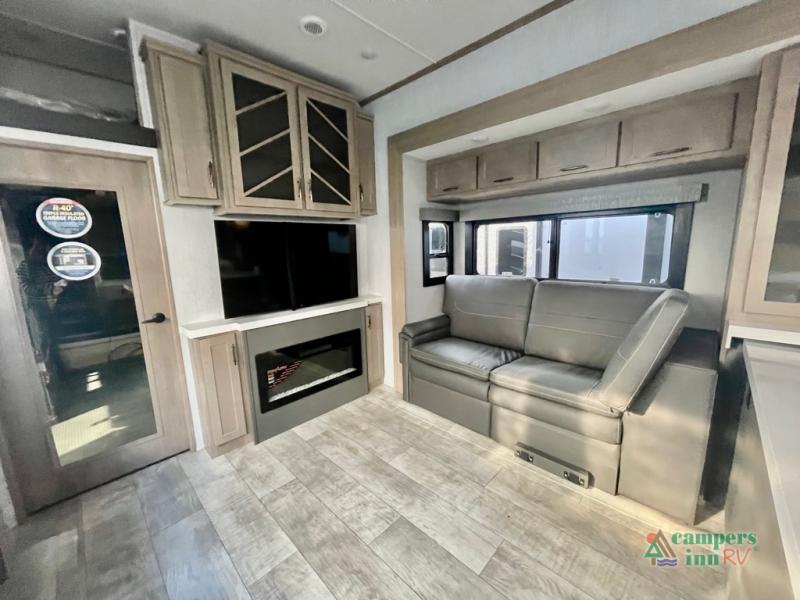 New 2024 Grand Design Momentum M-Class 395MS Toy Hauler Fifth