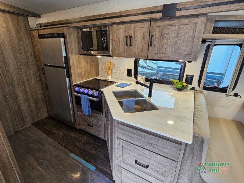 2025 Winnebago vista