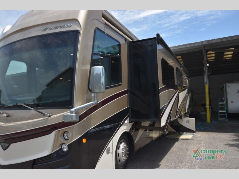 2018 Fleetwood discovery 38k