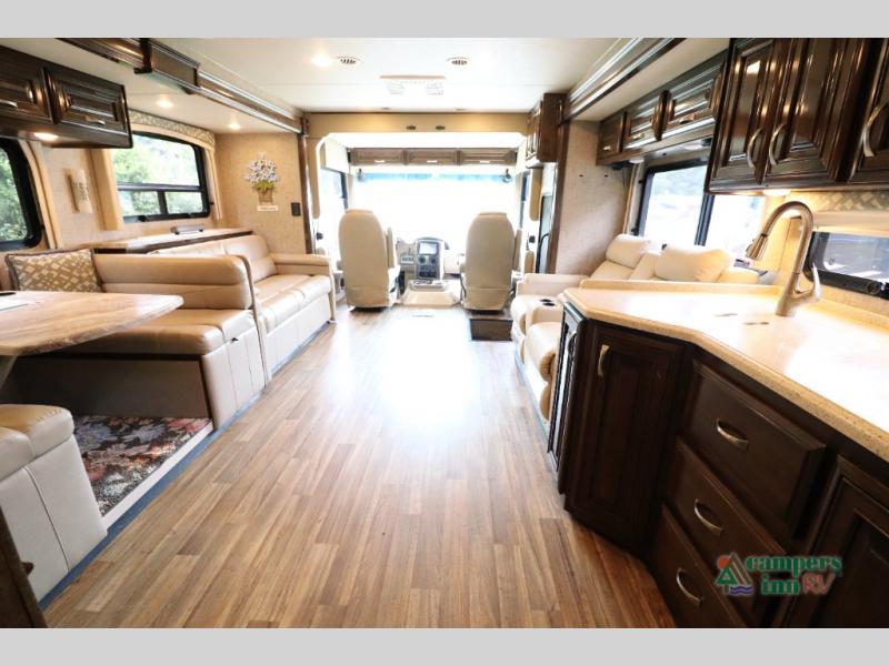 2019 Thor Motor Coach miramar 35.2