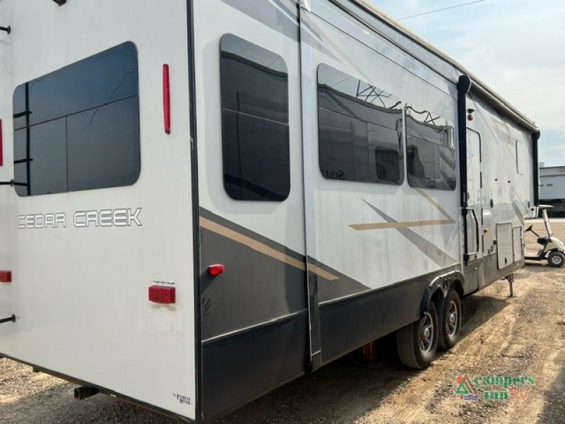 RV listing image
