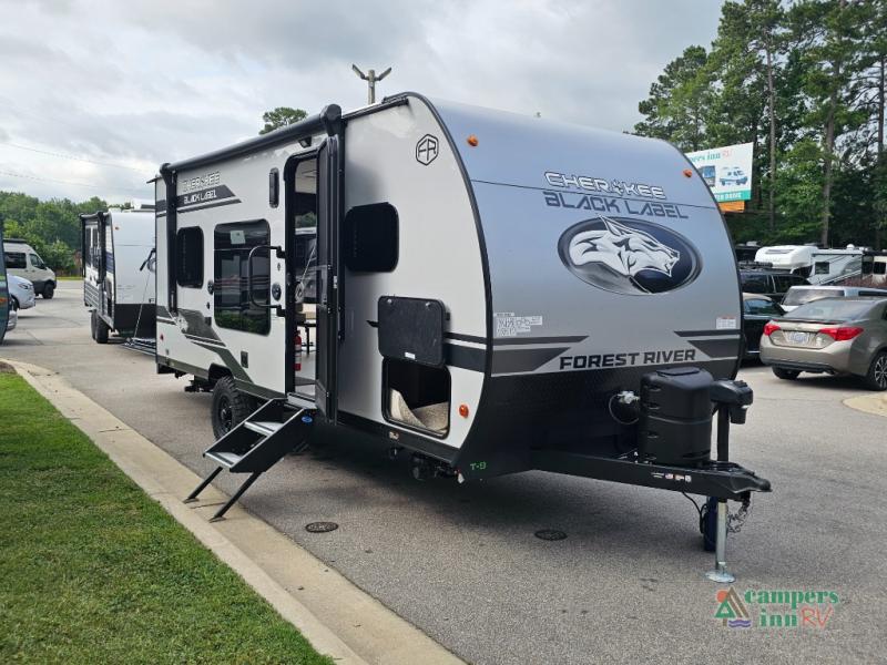 Gypsy&sons 「MELTON RVS VERSITY JK」 New 2026 Forest River RV Cherokee Black Label 18RJB Toy Hauler