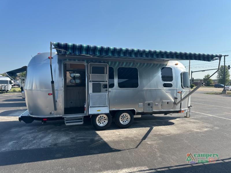 RV listing image