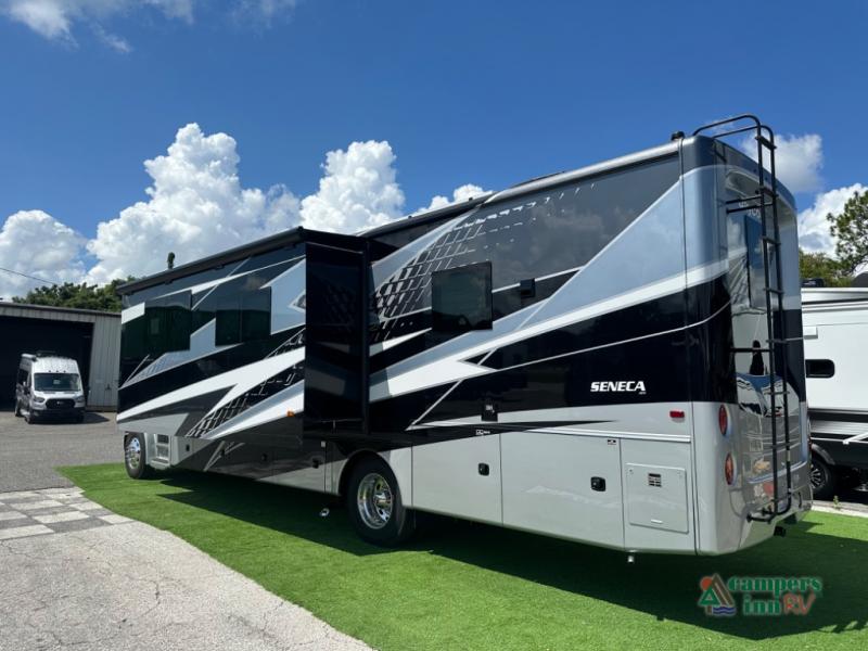 Jayco Seneca Image