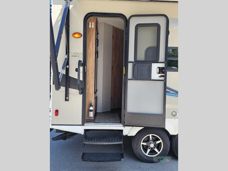 2019 Coachmen RV freedom express ultra lite