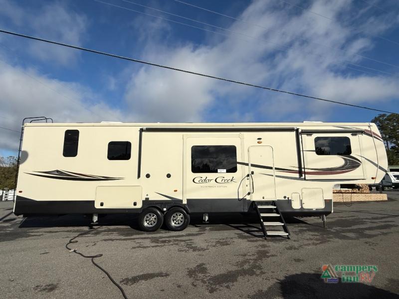 RV listing image