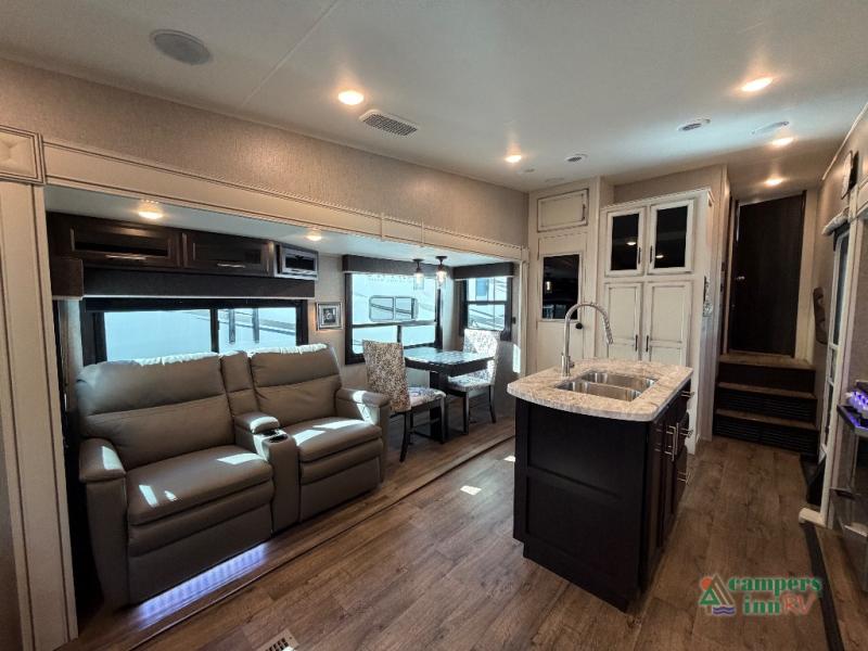RV listing image