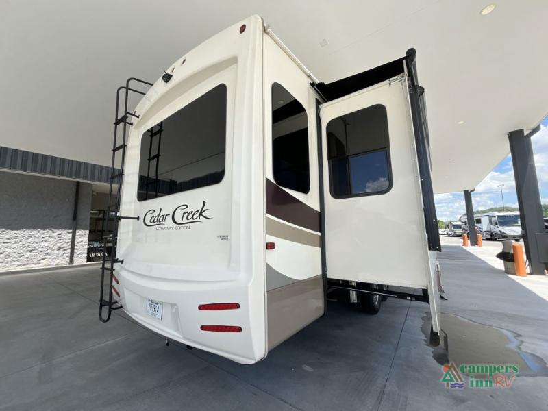 RV listing image