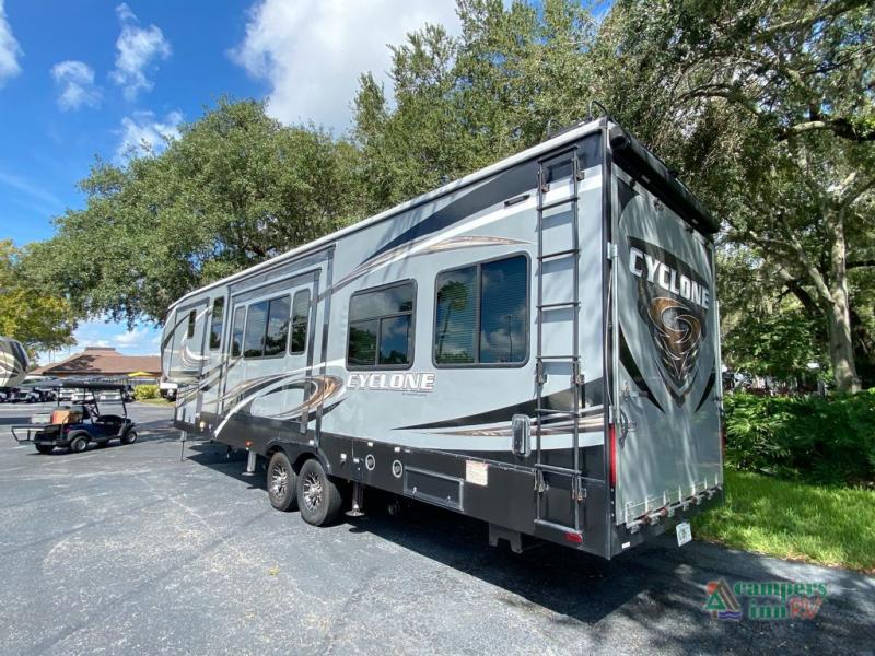 RV listing image