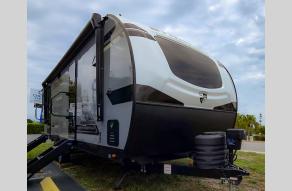 New 2025 Venture RV Stratus 262VFK Photo