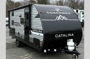 New 2025 Coachmen RV Catalina Summit Series 7 184BHS Photo