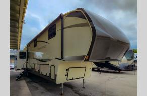 Used 2020 VanLeigh RV Pinecrest 392MBP Photo