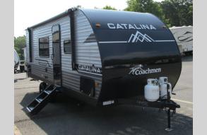 New 2025 Coachmen RV Catalina Summit Series 8 211BH Photo